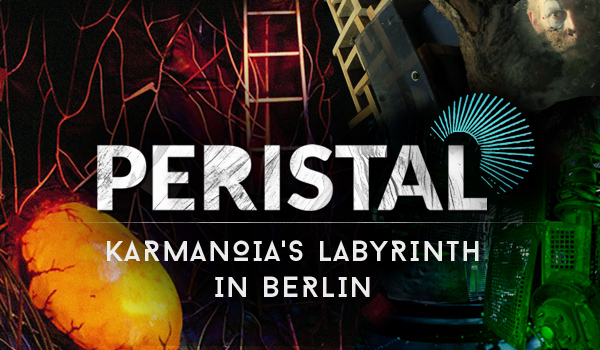 Blick in das Labyrinth PERISTAL: verwinkelte, warm beleuchtete Räume aus recycelten Materialien